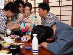 đưa vợ đi suối nước nóng, anh xã không biết bà xã bị người khác địt sấp mặt