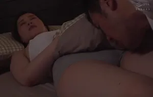 3 ngày Anh xã đi bàn việc làm ăn, Người vợ ở nhà nữa đêm bị bố Ông chồng mò vào phòng